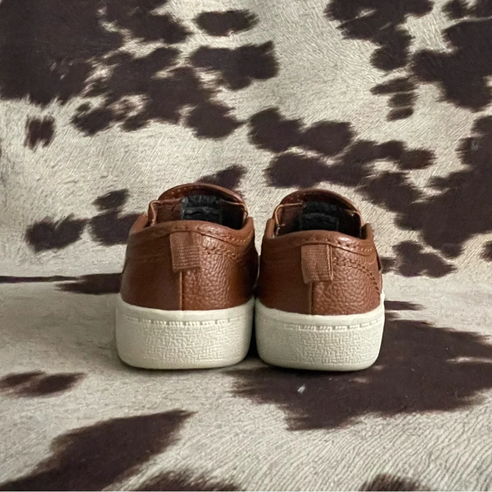 Carter's Tan Slip-On Kids Sneakers 6c